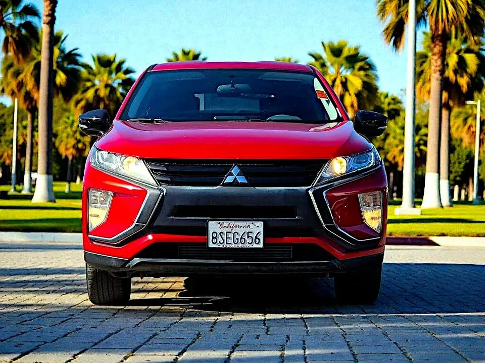 2019 Mitsubishi Eclipse Cross - Image 2 of 17