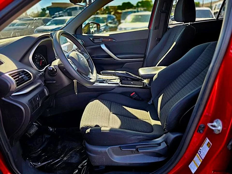 2019 Mitsubishi Eclipse Cross - Image 9 of 17