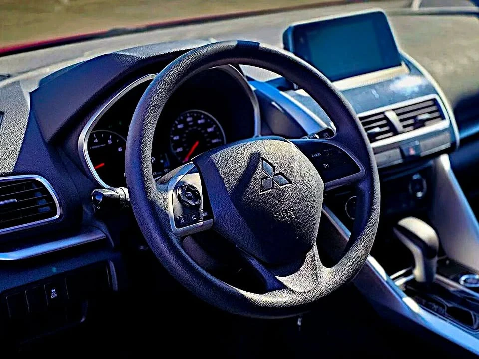 2019 Mitsubishi Eclipse Cross - Image 8 of 17