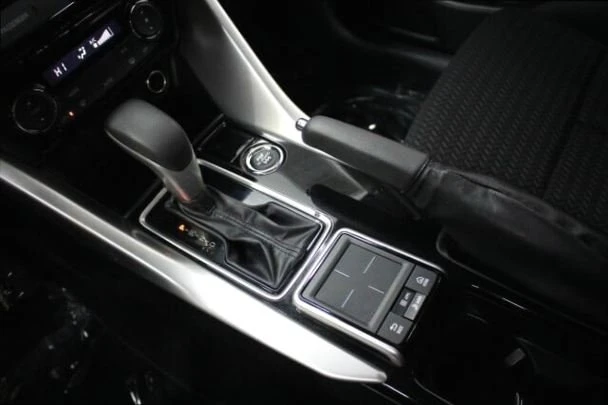 2019 Mitsubishi Eclipse Cross - Image 18 of 20