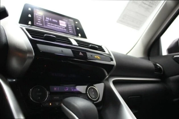 2019 Mitsubishi Eclipse Cross - Image 16 of 20