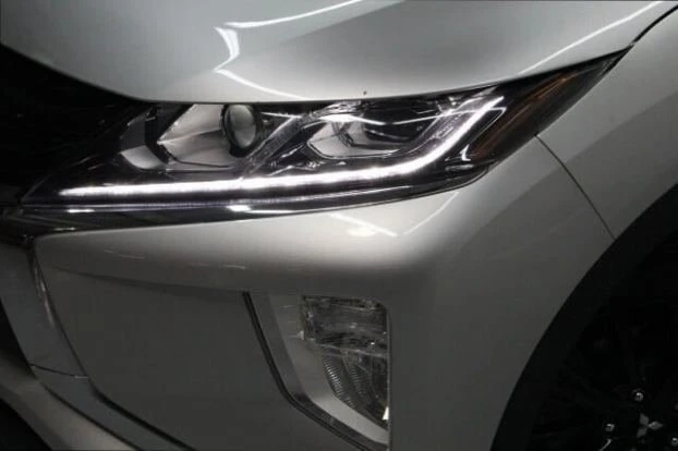 2019 Mitsubishi Eclipse Cross - Image 2 of 20