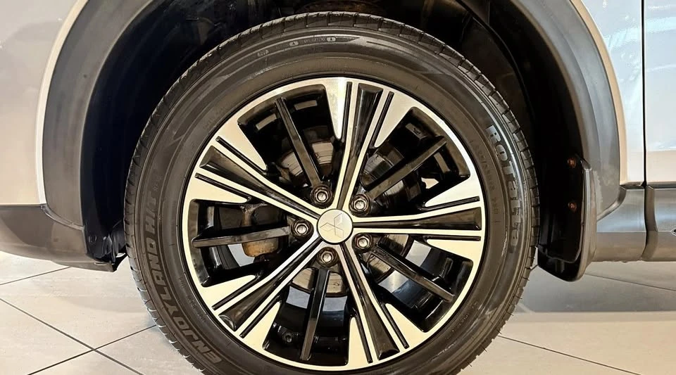 2019 Mitsubishi Eclipse Cross - Image 6 of 20