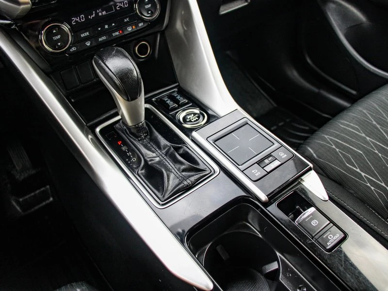 2019 Mitsubishi Eclipse Cross - Image 16 of 20