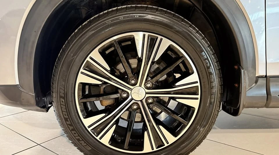 2019 Mitsubishi Eclipse Cross - Image 7 of 20