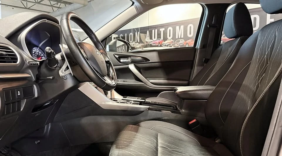 2019 Mitsubishi Eclipse Cross - Image 9 of 20