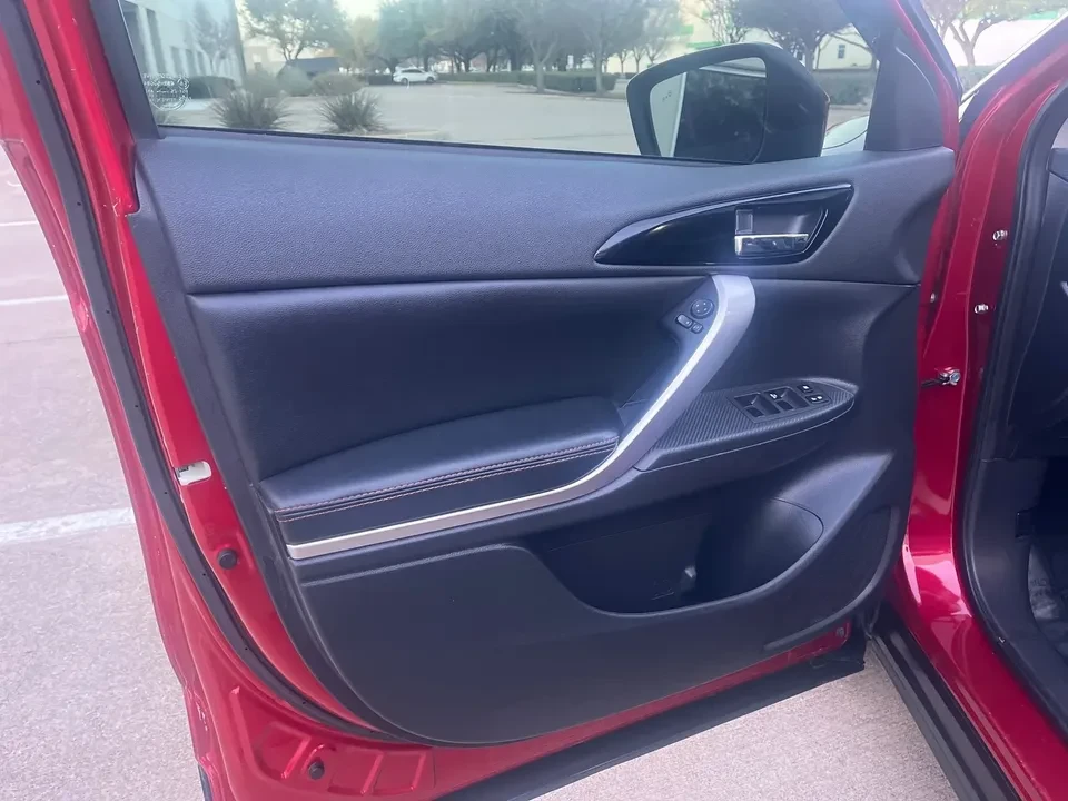 2019 Mitsubishi Eclipse Cross - Image 13 of 20