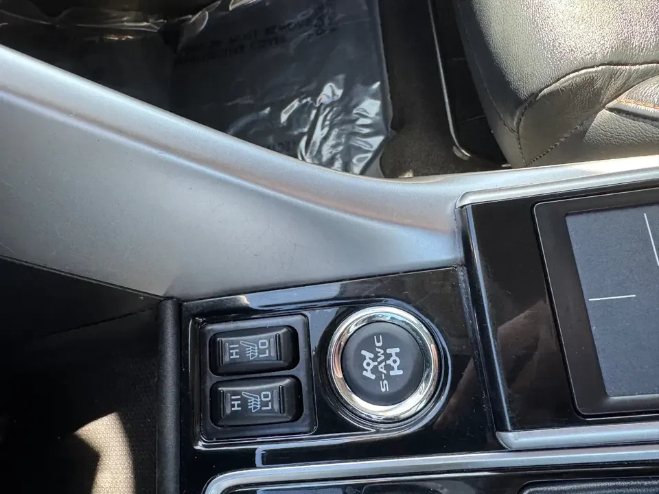 2019 Mitsubishi Eclipse Cross - Image 17 of 20