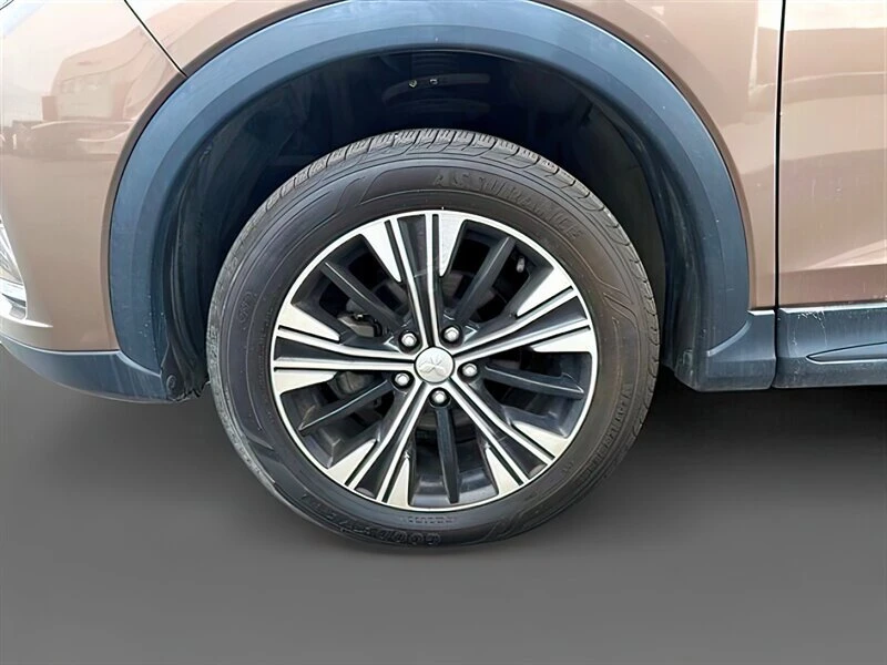 2019 Mitsubishi Eclipse Cross - Image 6 of 10