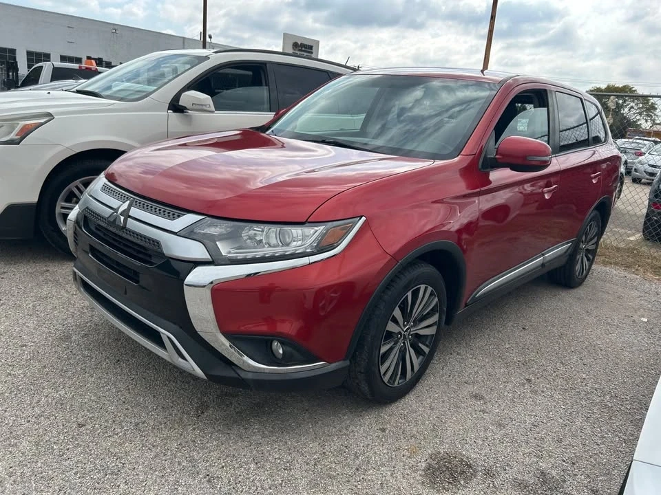 2019 Mitsubishi Outlander - Image 2 of 12