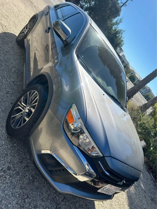 2019 Mitsubishi Outlander - Image 2 of 7