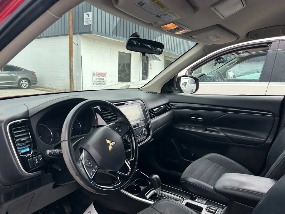 2019 Mitsubishi Outlander - Image 4 of 12