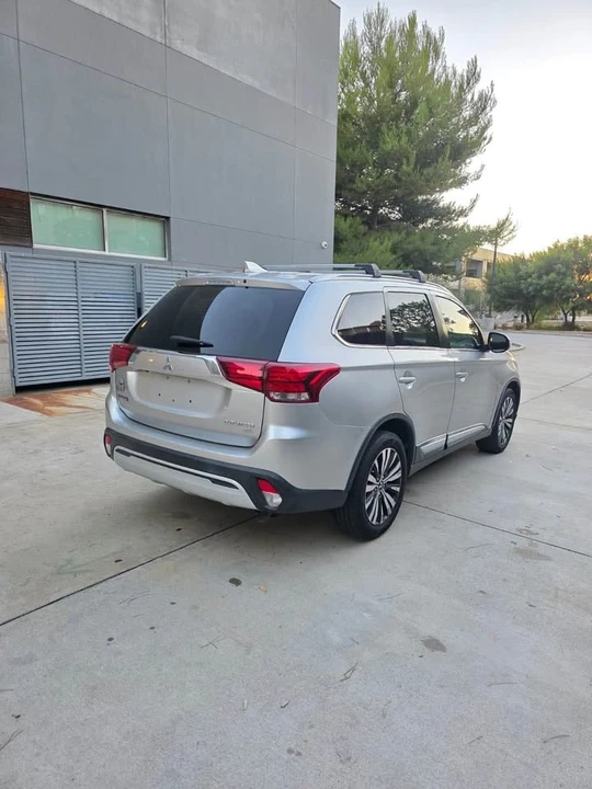 2019 Mitsubishi Outlander - Image 4 of 18