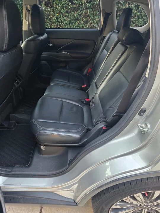 2019 Mitsubishi Outlander - Image 9 of 18