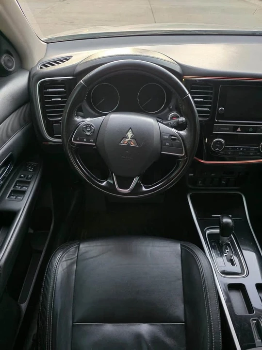 2019 Mitsubishi Outlander - Image 11 of 18