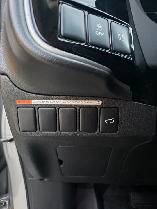 2019 Mitsubishi Outlander - Image 17 of 18
