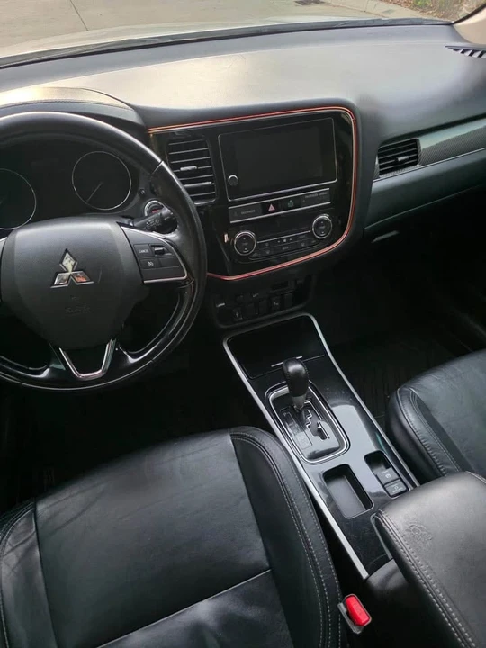 2019 Mitsubishi Outlander - Image 12 of 18