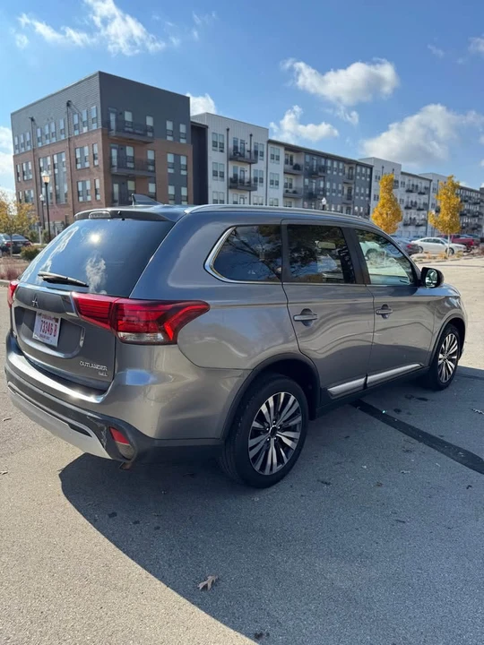 2019 Mitsubishi Outlander - Image 10 of 13