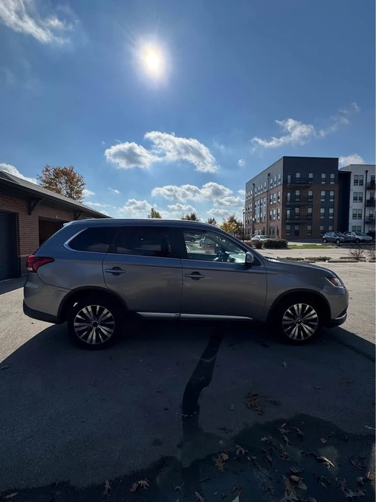 2019 Mitsubishi Outlander - Image 9 of 13