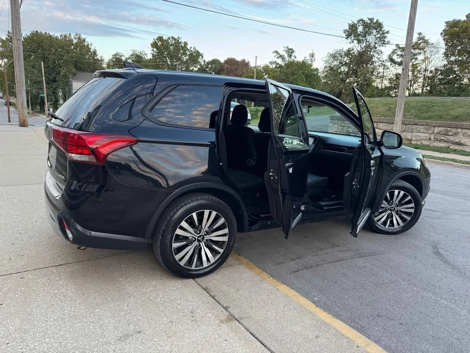 2019 Mitsubishi Outlander - Image 4 of 14