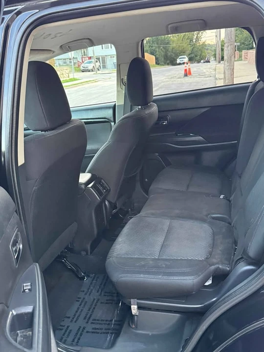 2019 Mitsubishi Outlander - Image 13 of 14