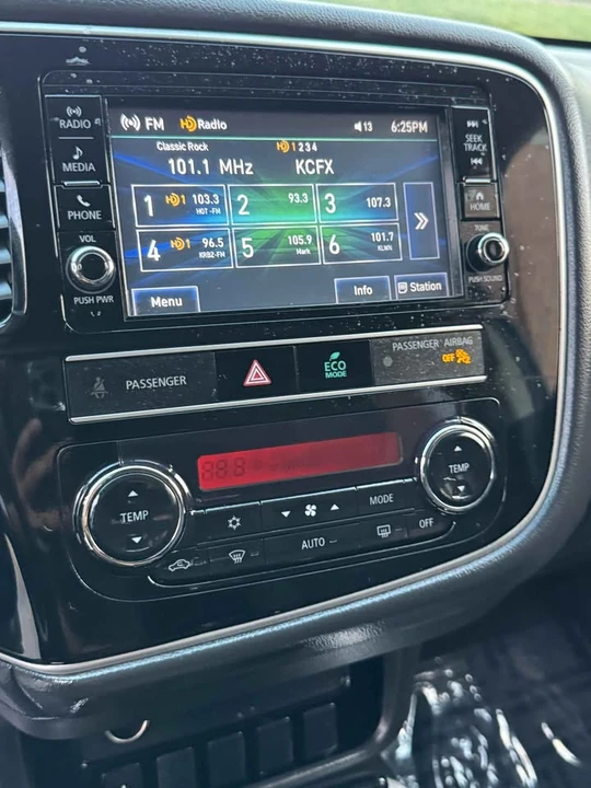 2019 Mitsubishi Outlander - Image 10 of 14