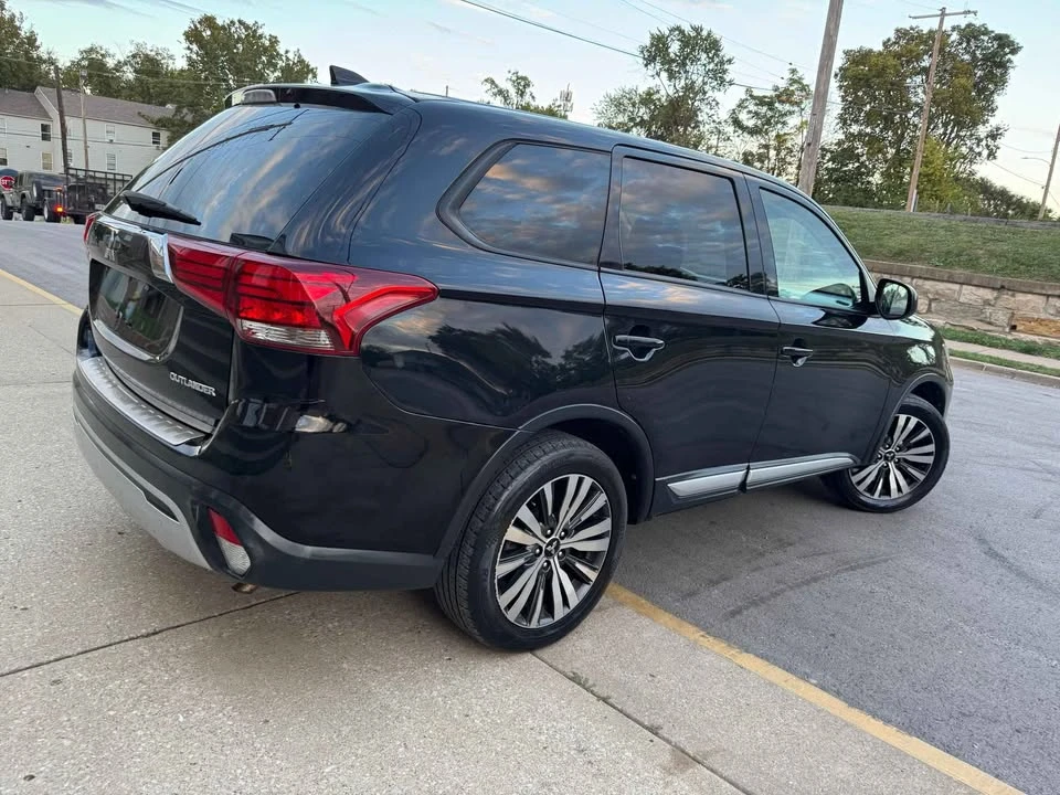 2019 Mitsubishi Outlander - Image 14 of 14