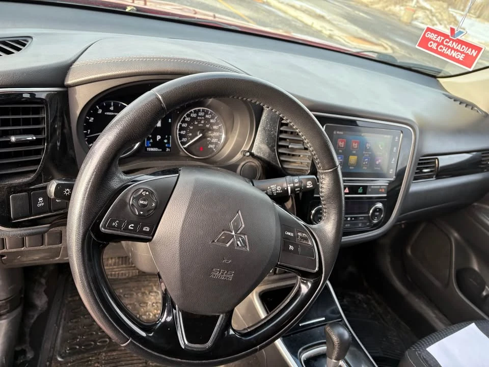 2019 Mitsubishi Outlander - Image 9 of 10