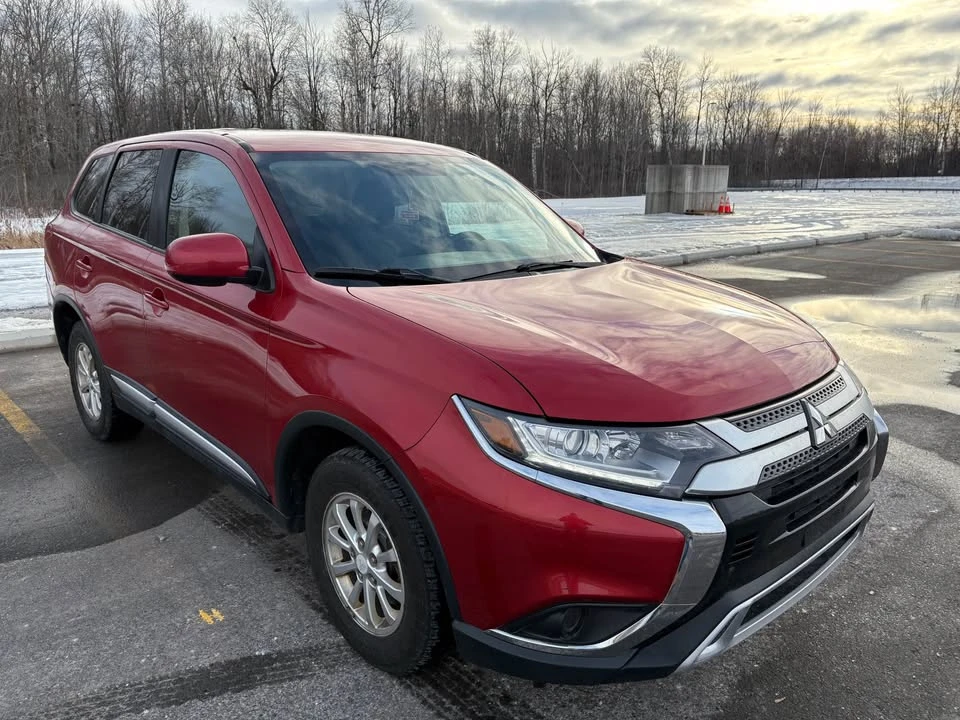 2019 Mitsubishi Outlander - Image 4 of 10
