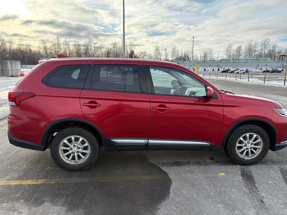 2019 Mitsubishi Outlander - Image 3 of 10