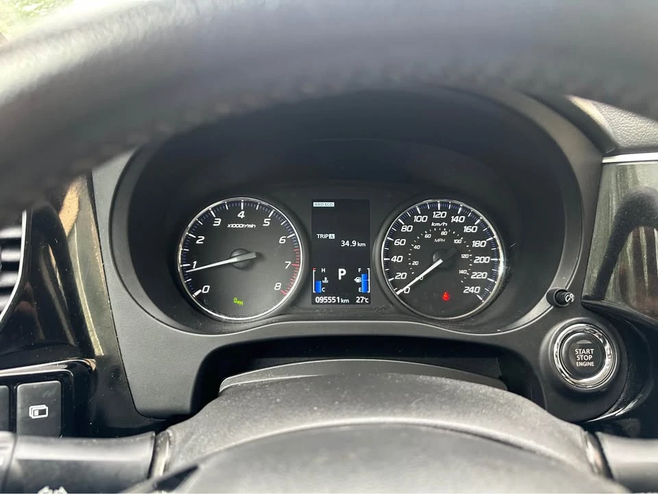2019 Mitsubishi Outlander - Image 8 of 12