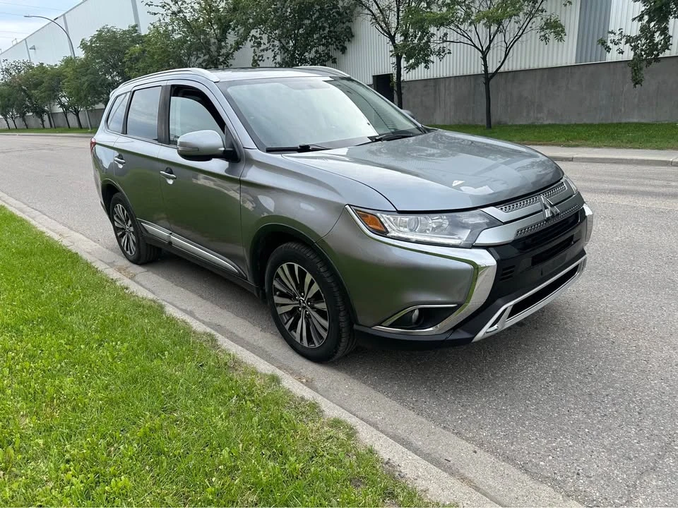 2019 Mitsubishi Outlander - Image 2 of 12