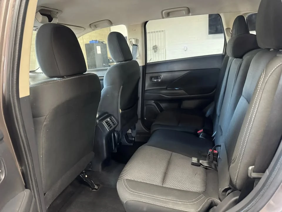 2019 Mitsubishi Outlander - Image 11 of 20