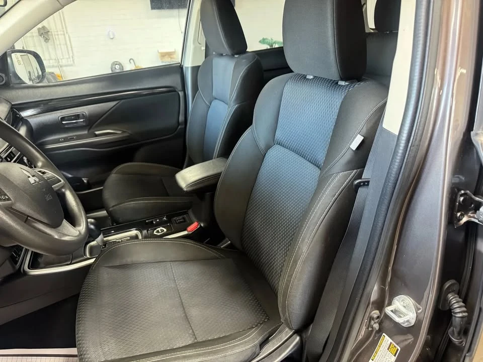 2019 Mitsubishi Outlander - Image 9 of 20