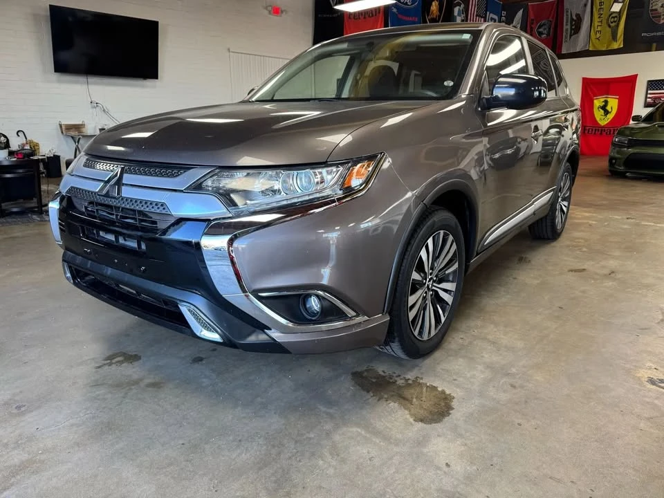 2019 Mitsubishi Outlander - Image 3 of 20