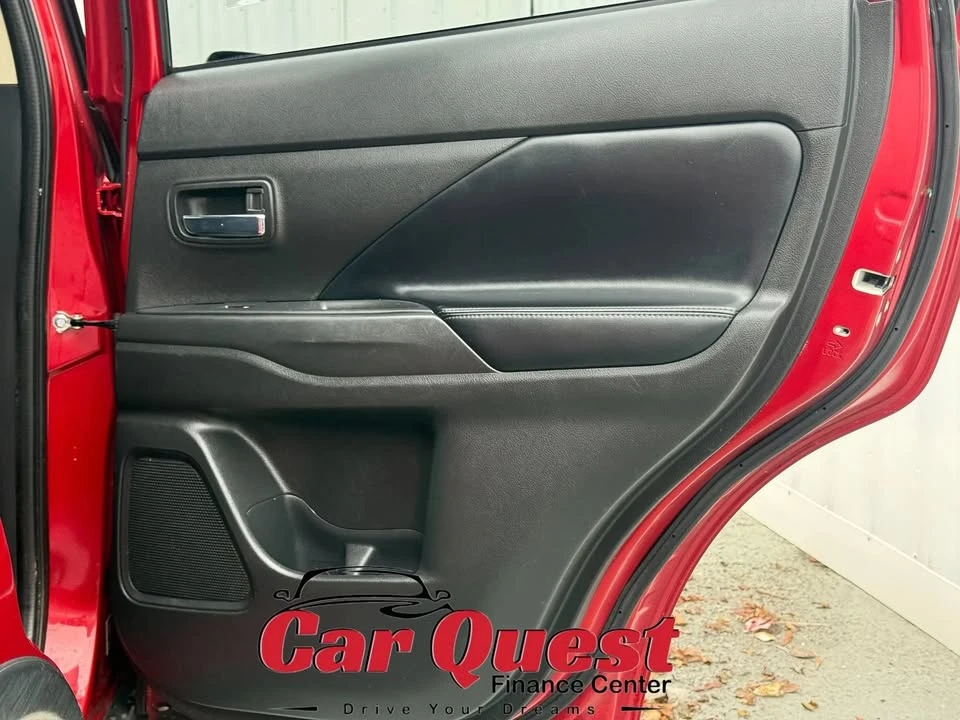 2019 Mitsubishi Outlander - Image 16 of 20