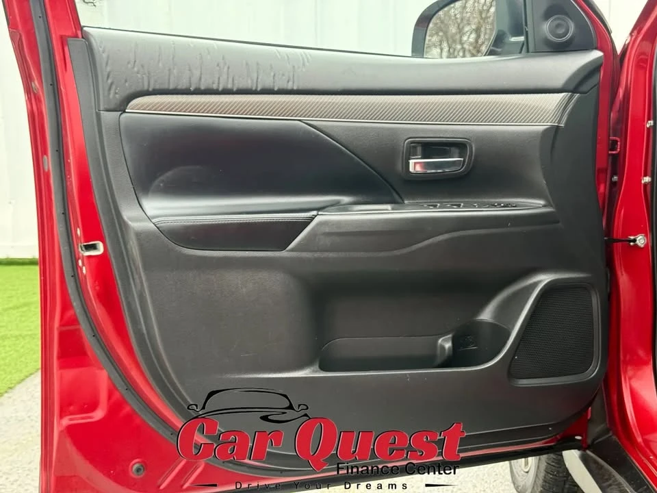 2019 Mitsubishi Outlander - Image 10 of 20