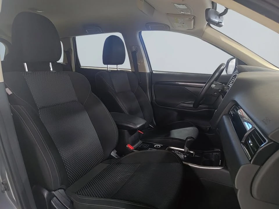 2019 Mitsubishi Outlander - Image 13 of 15