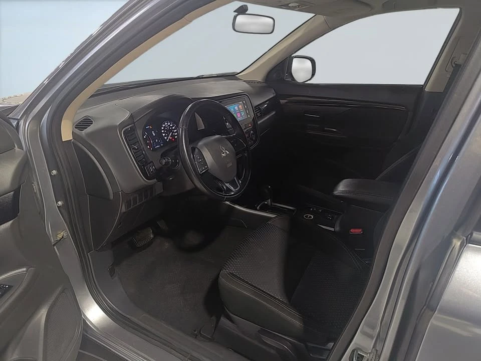 2019 Mitsubishi Outlander - Image 8 of 15