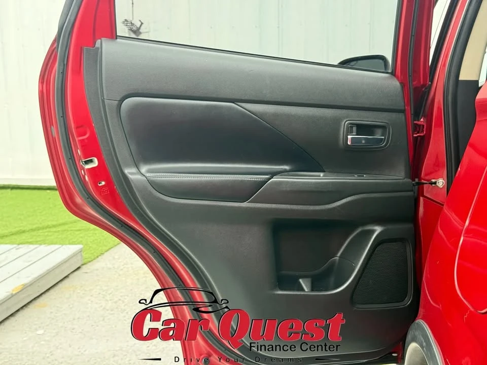 2019 Mitsubishi Outlander - Image 12 of 20