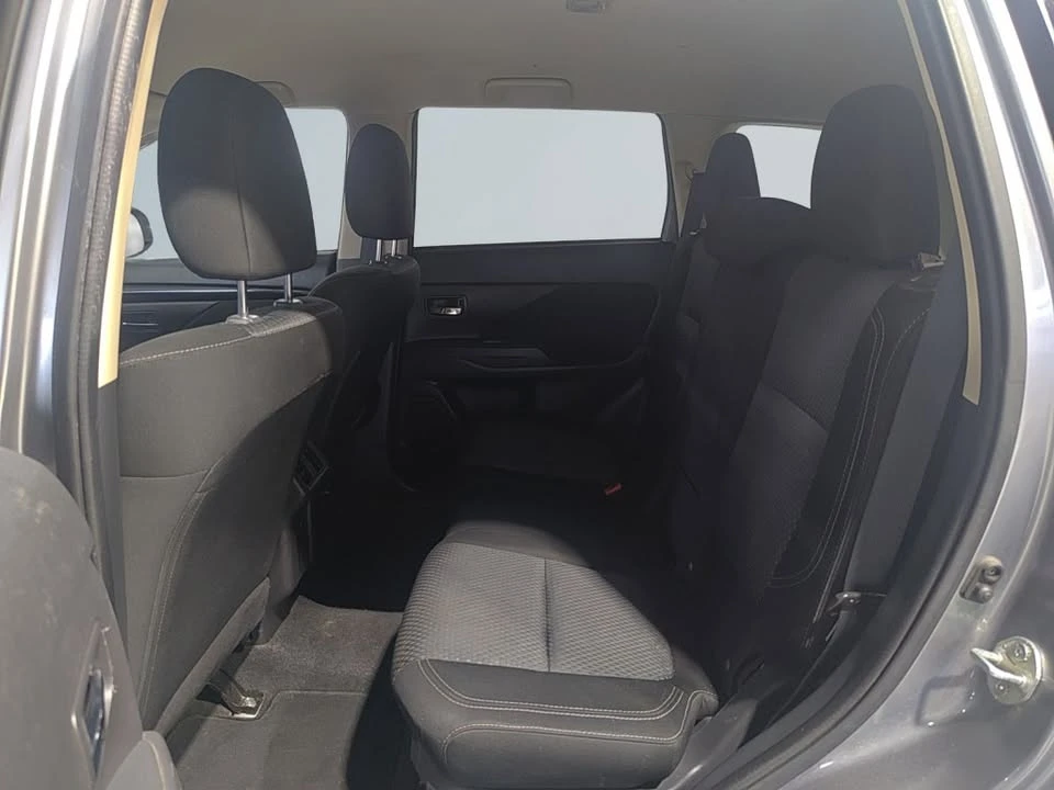 2019 Mitsubishi Outlander - Image 14 of 15
