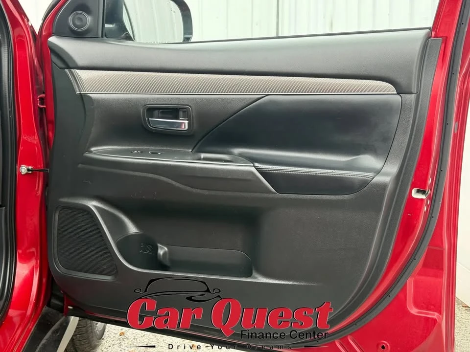 2019 Mitsubishi Outlander - Image 19 of 20