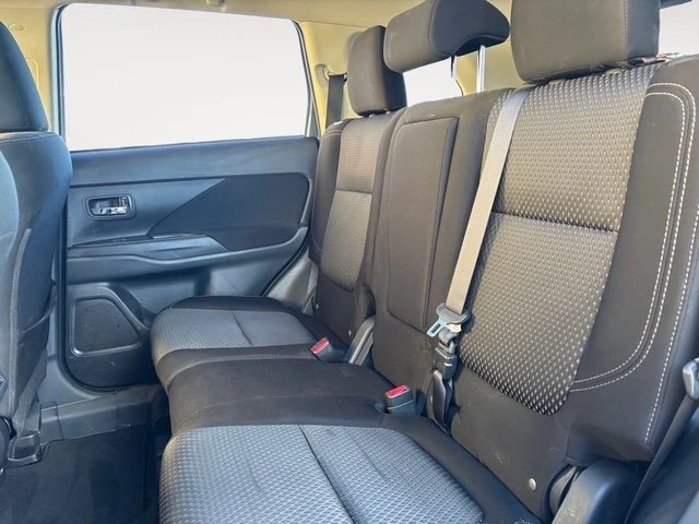 2019 Mitsubishi Outlander - Image 11 of 19