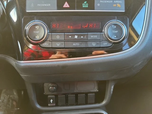 2019 Mitsubishi Outlander - Image 18 of 19