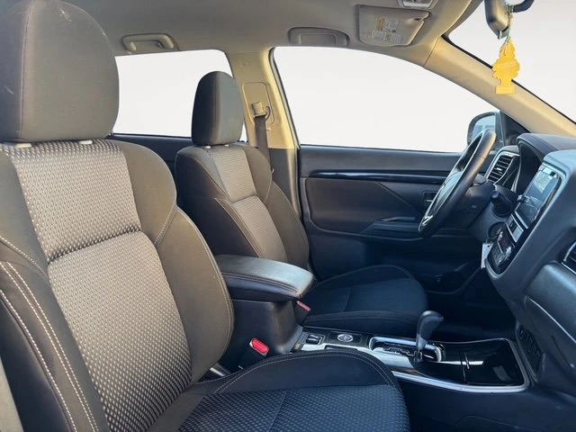 2019 Mitsubishi Outlander - Image 10 of 19