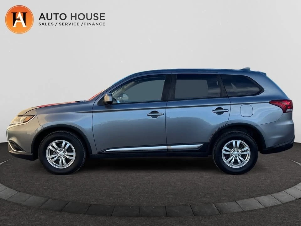 2019 Mitsubishi Outlander - Image 2 of 19