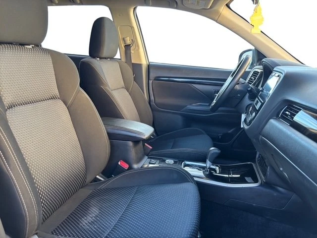 2019 Mitsubishi Outlander - Image 10 of 19