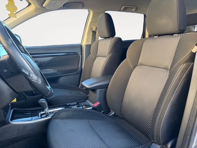 2019 Mitsubishi Outlander - Image 9 of 19