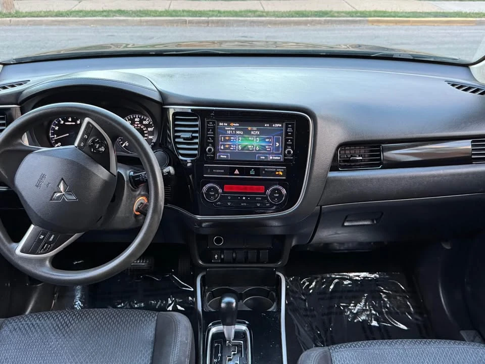 2019 Mitsubishi Outlander - Image 15 of 17