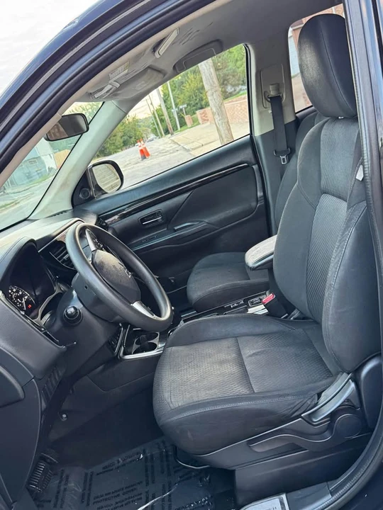 2019 Mitsubishi Outlander - Image 12 of 17